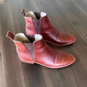 Nisolo Chelsea boot. Worn for less than 1 season.